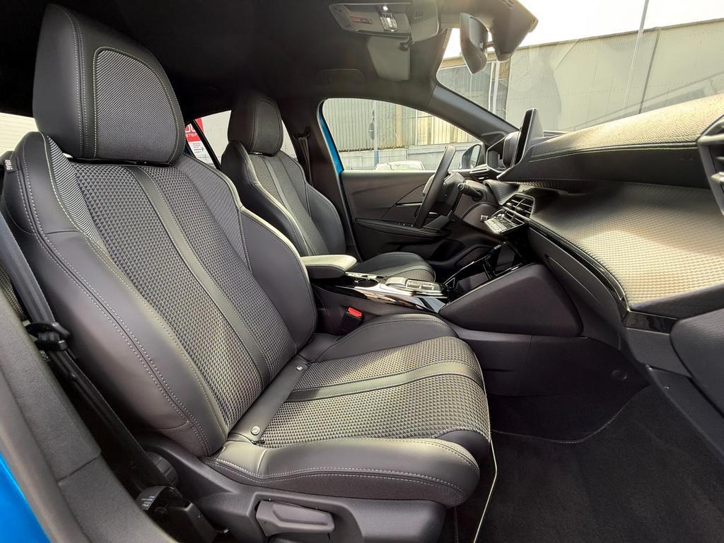Peugeot e-208