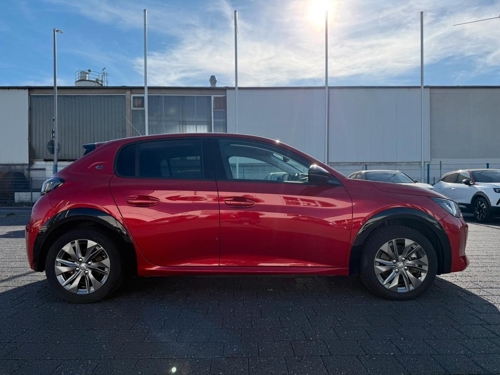 Peugeot e-208