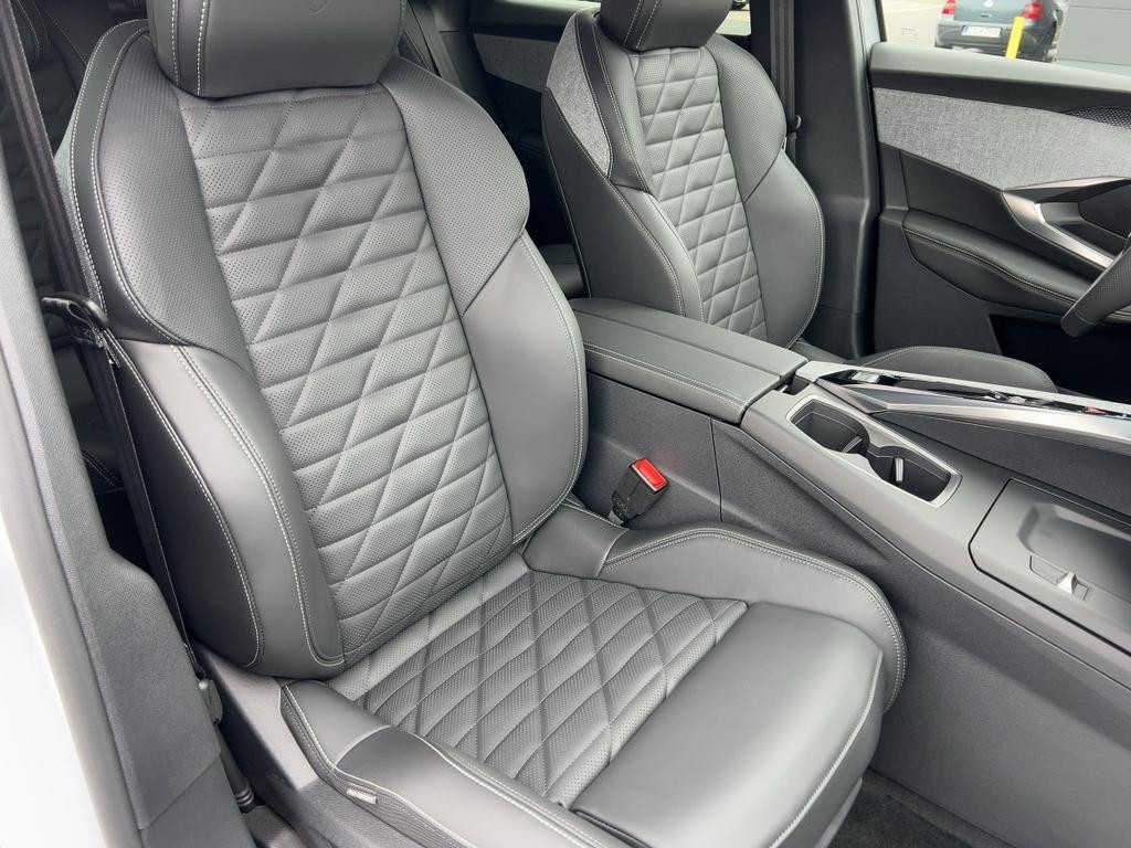 Peugeot E-3008