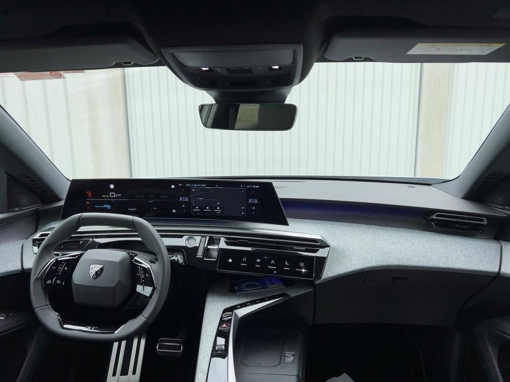 Peugeot E-3008