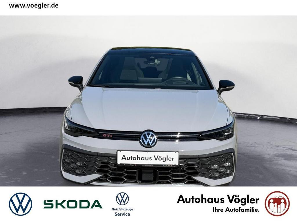 Volkswagen Golf 2024 Benzine