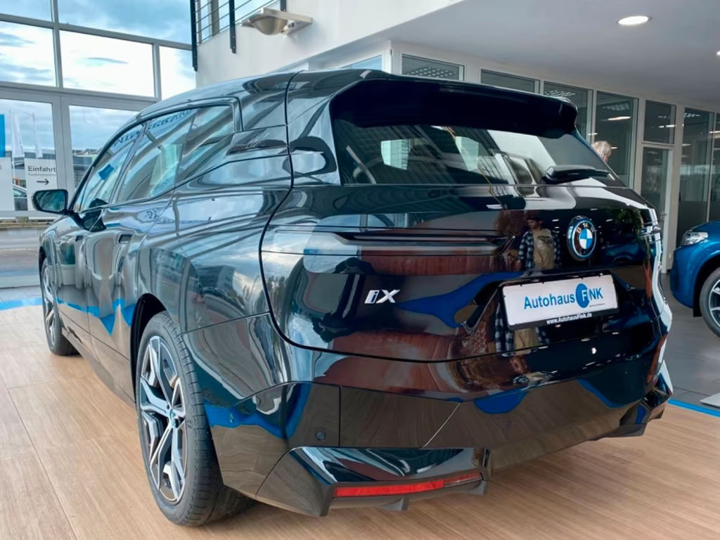 BMW iX