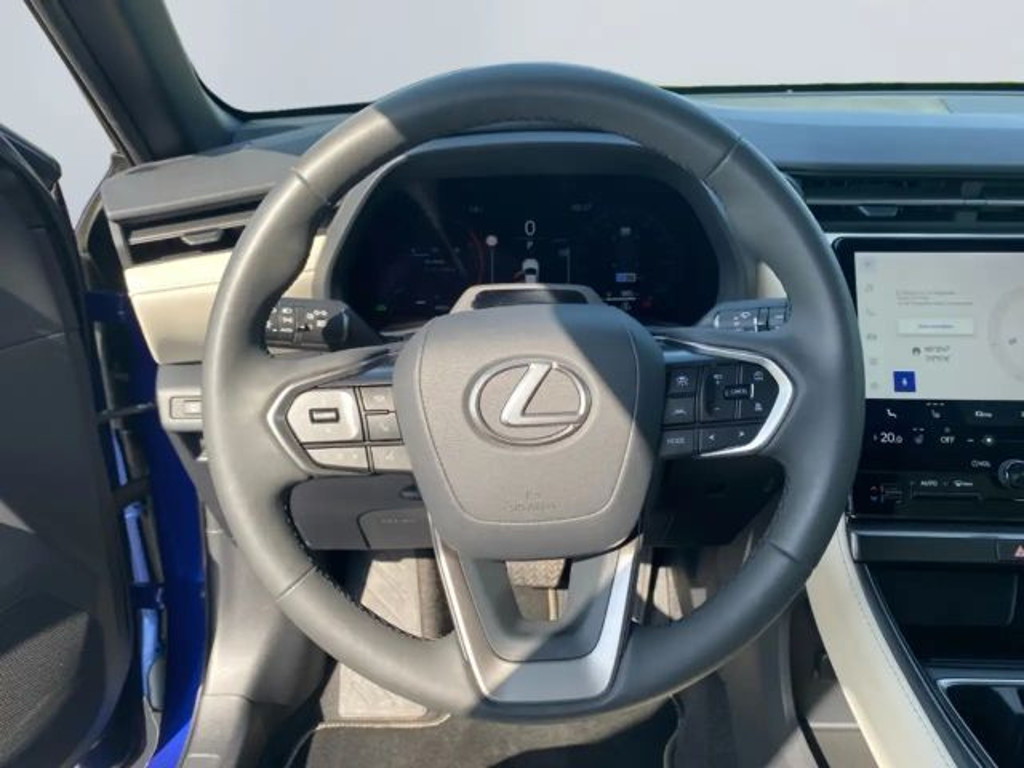 Lexus LBX