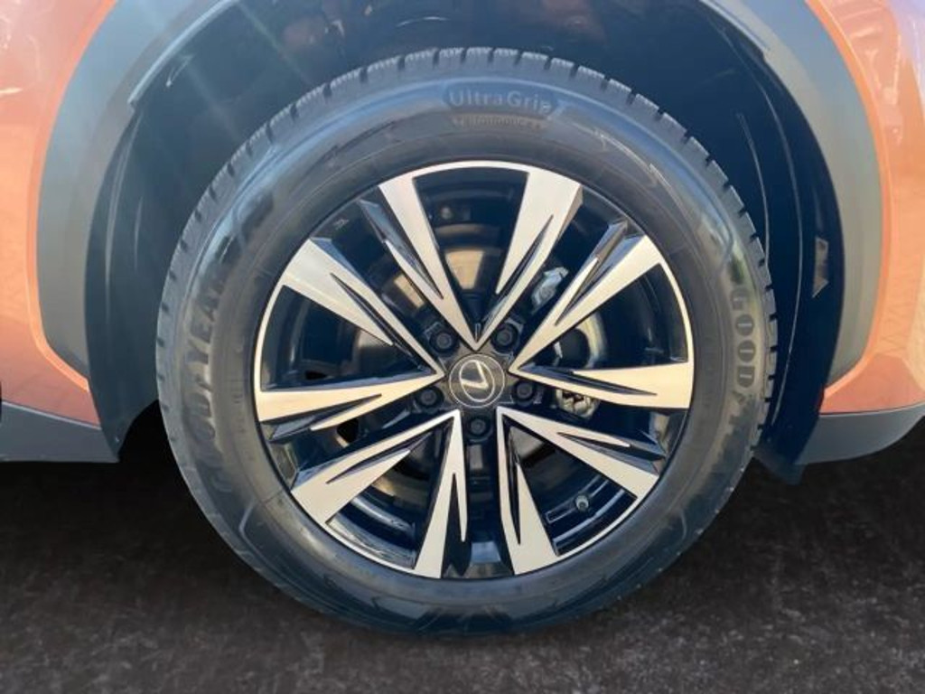 Lexus LBX