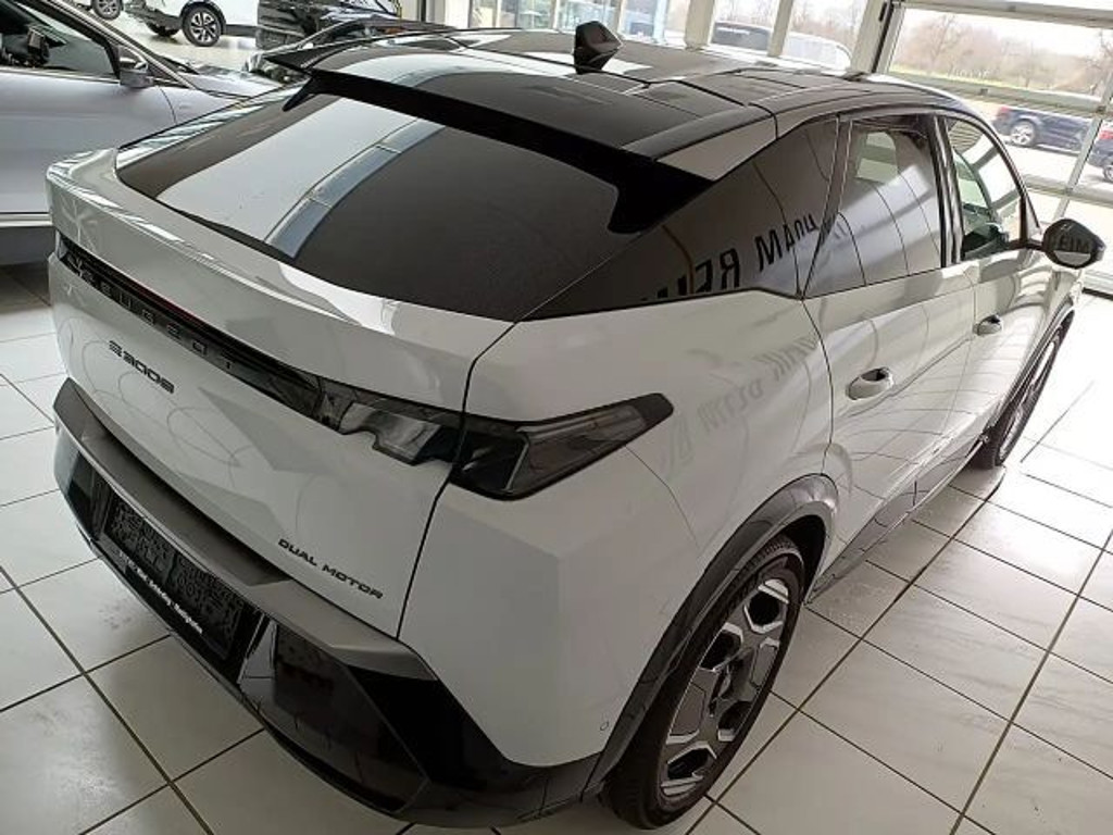Peugeot E-3008