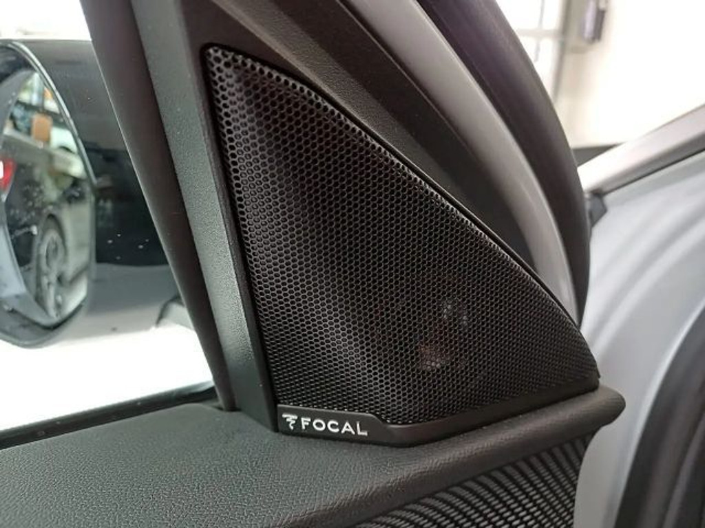 Peugeot E-3008