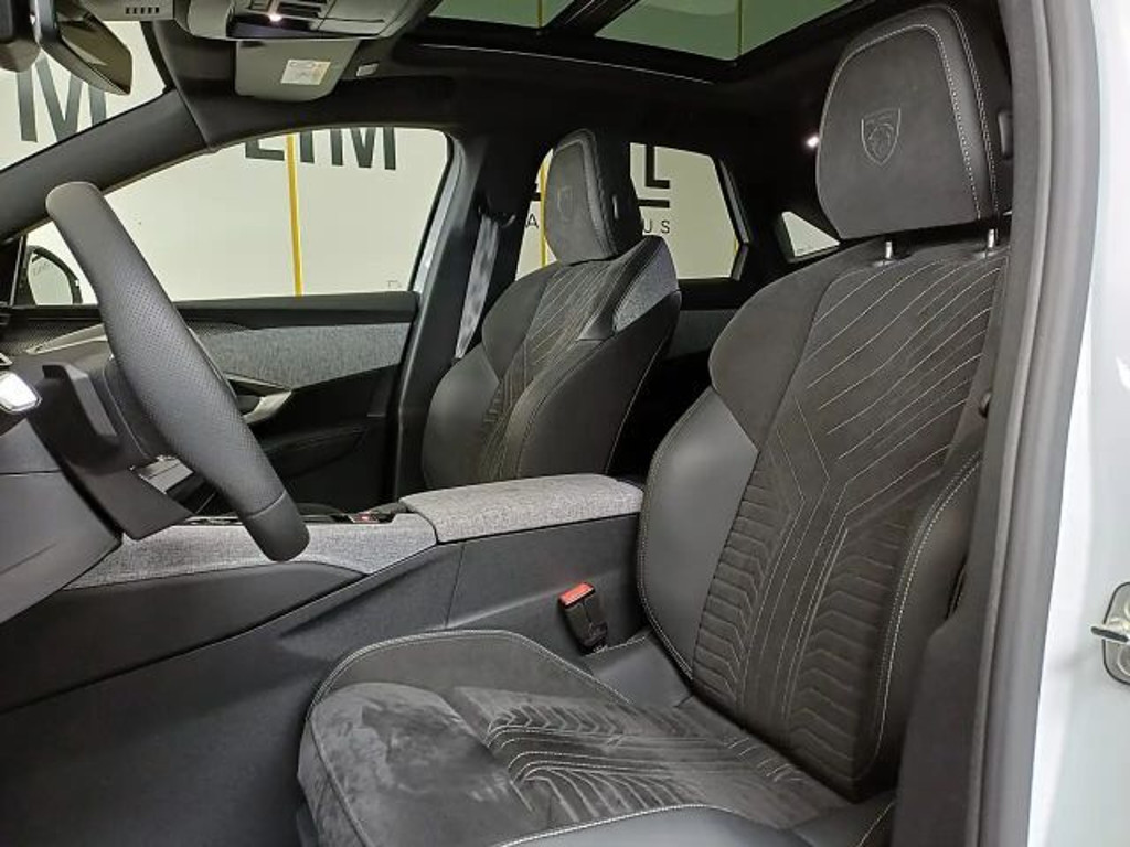 Peugeot E-3008