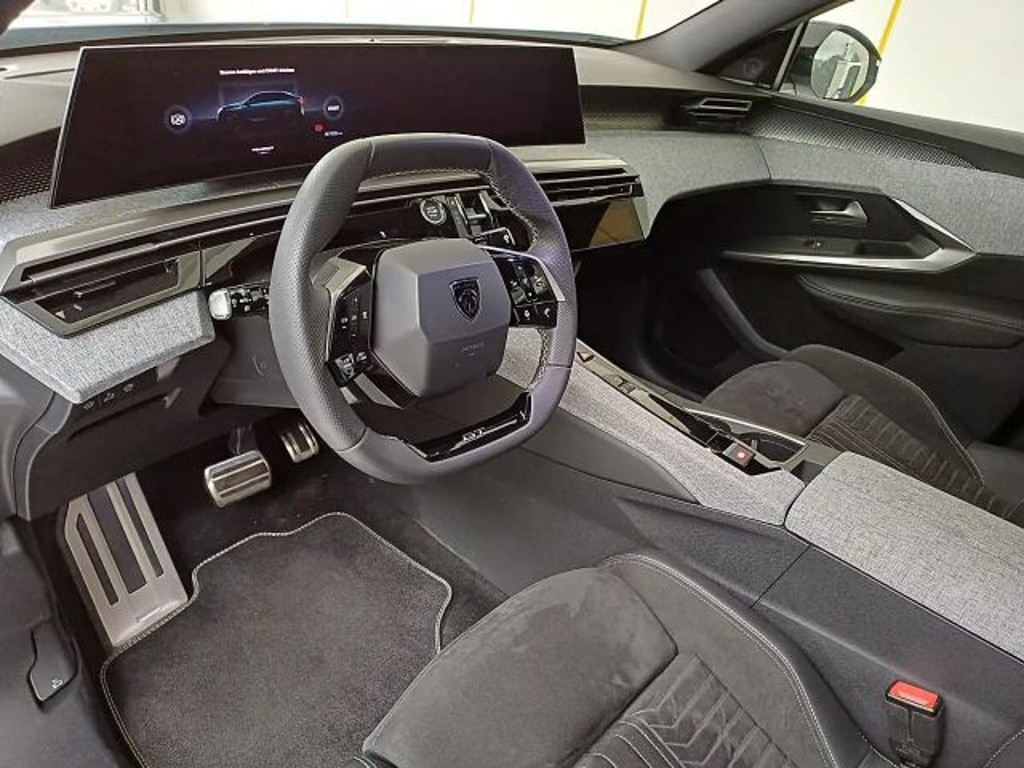 Peugeot E-3008
