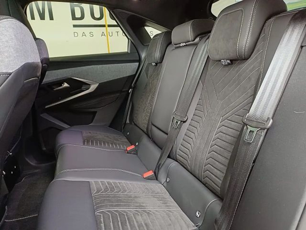 Peugeot E-3008