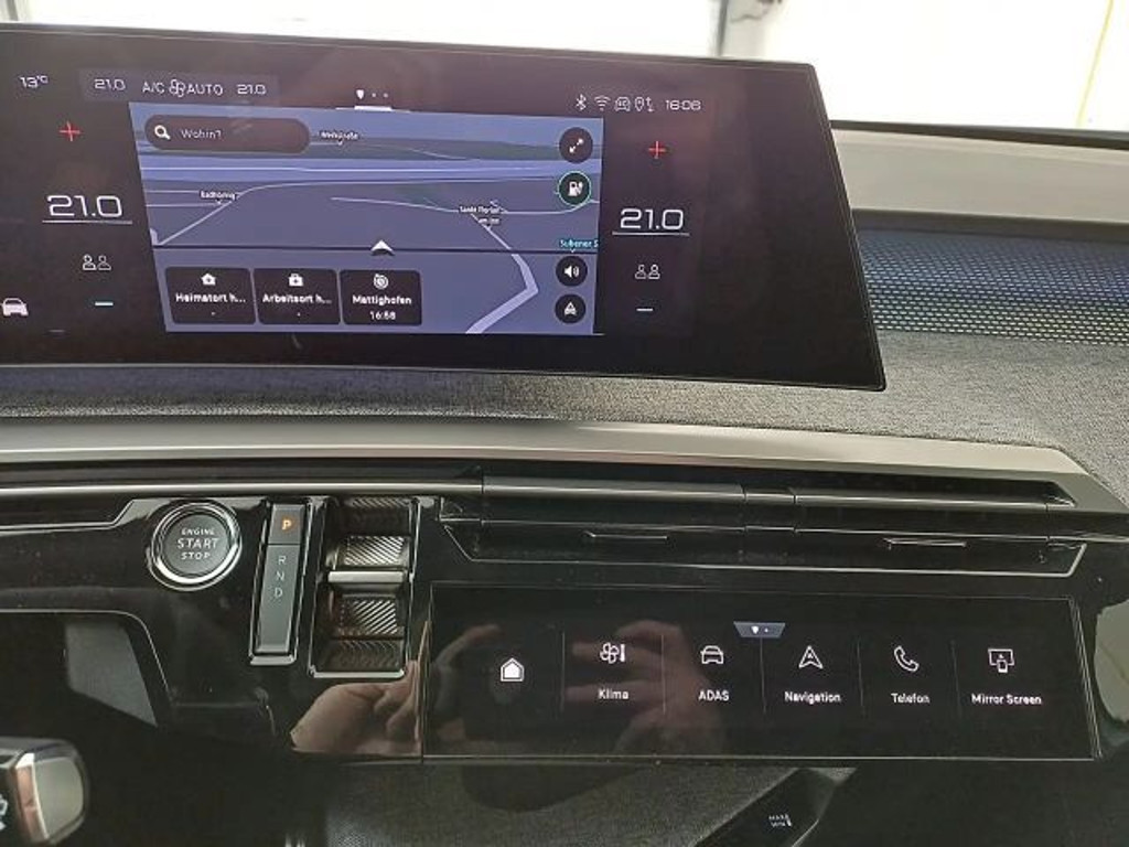 Peugeot E-3008