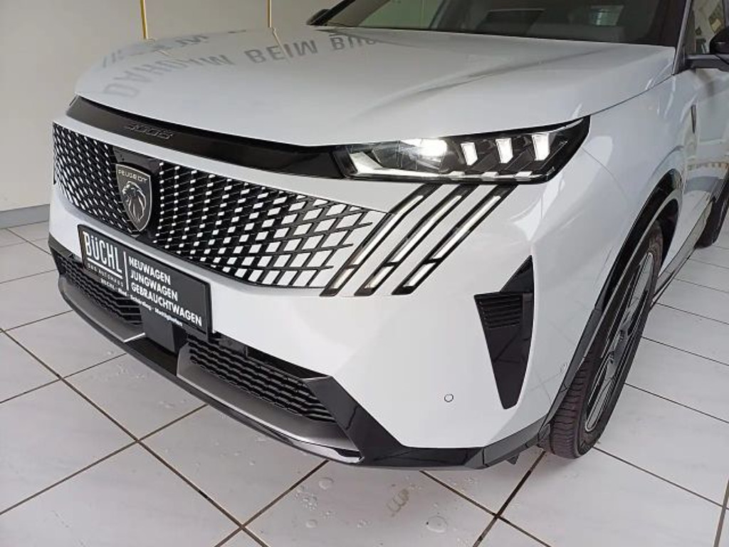 Peugeot E-3008
