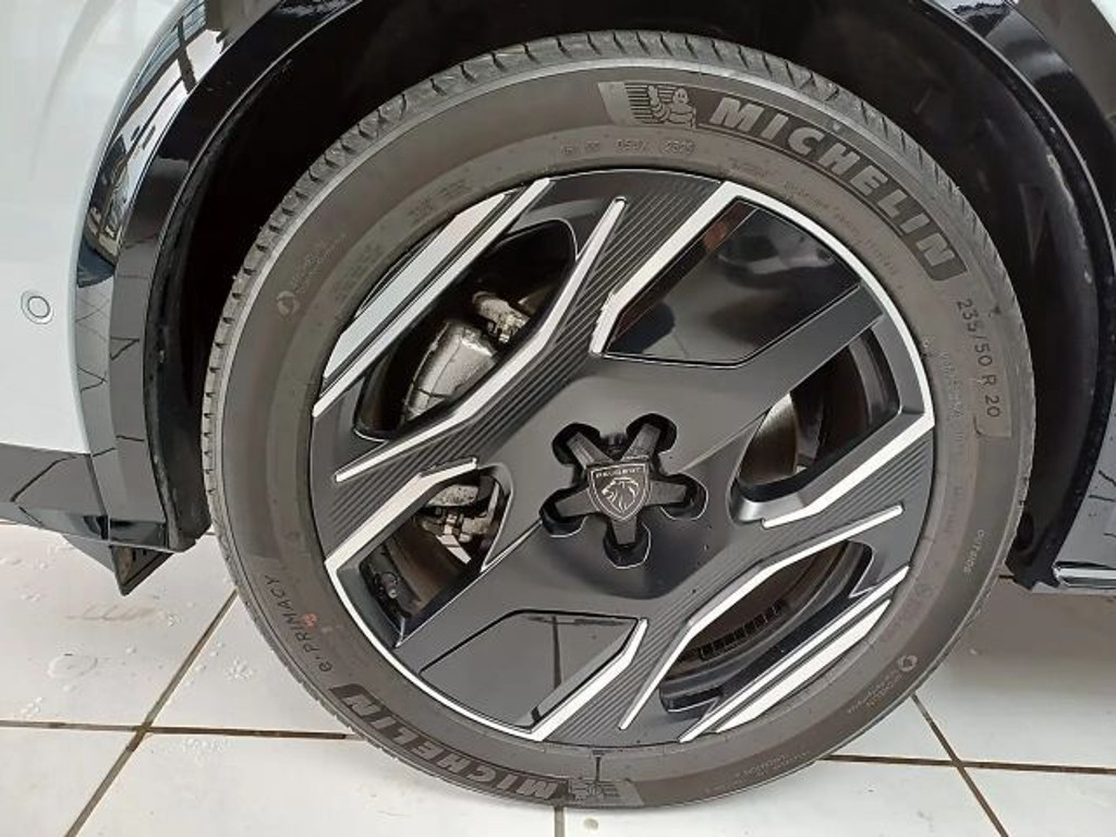 Peugeot E-3008