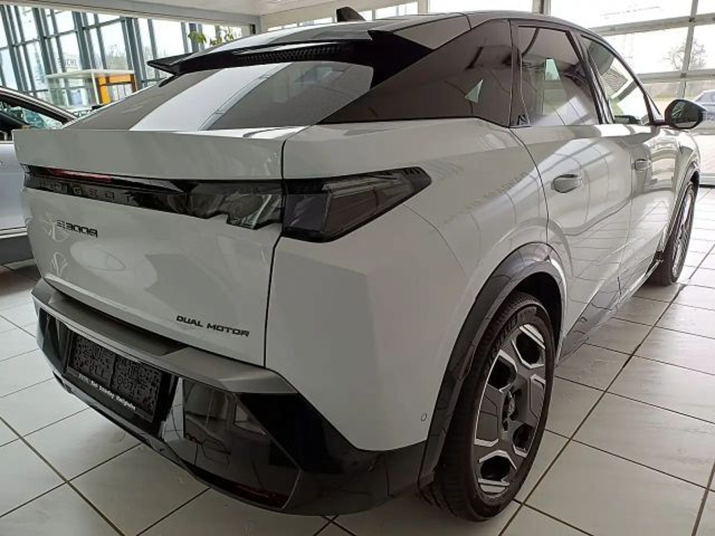 Peugeot E-3008
