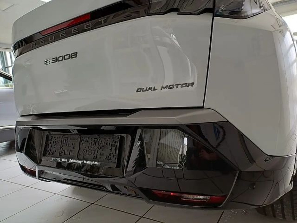 Peugeot E-3008