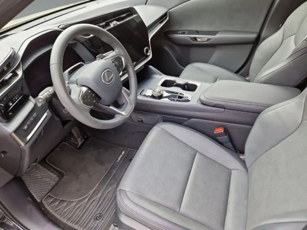 Lexus RZ