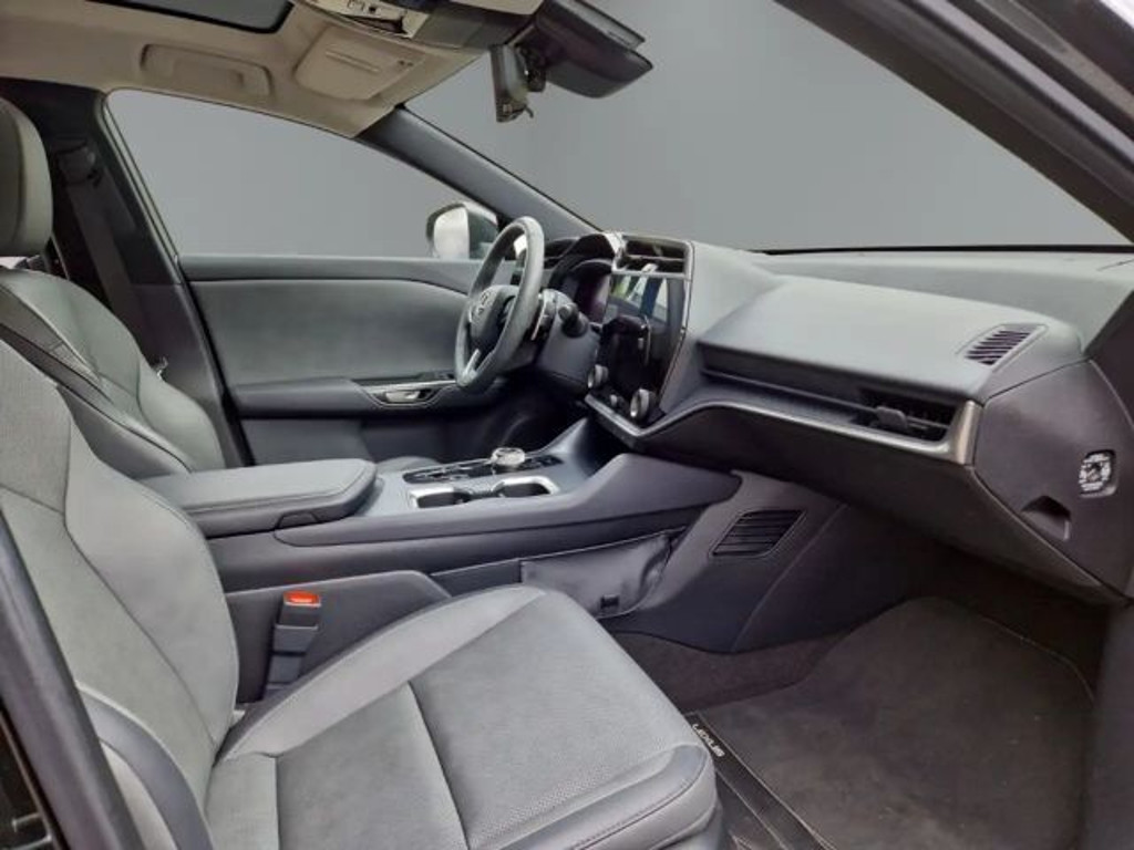 Lexus RZ