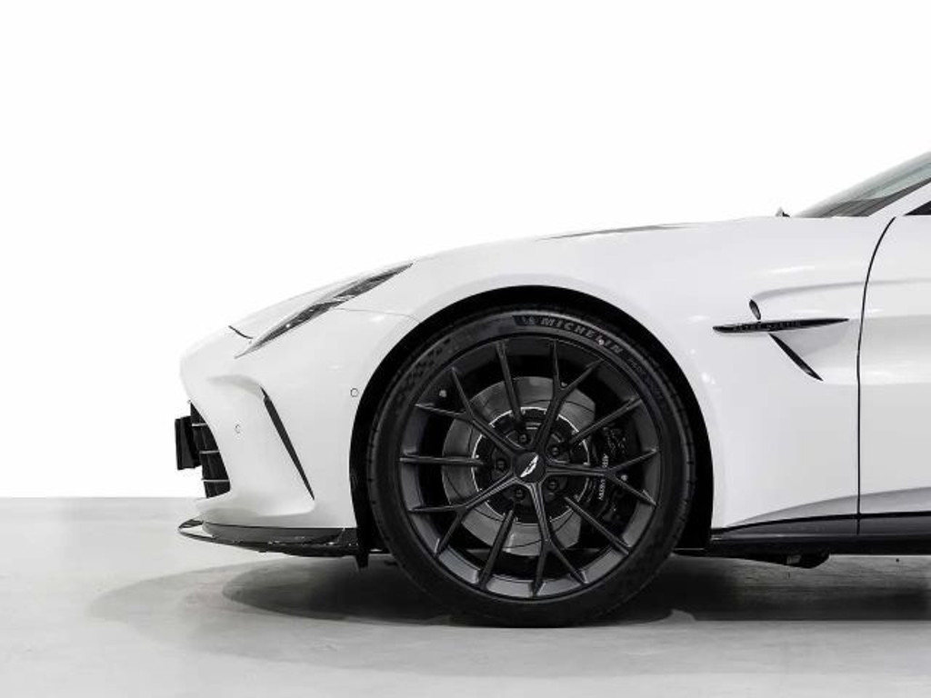 Aston Martin V8