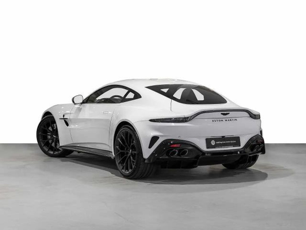 Aston Martin V8
