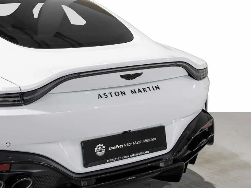 Aston Martin V8
