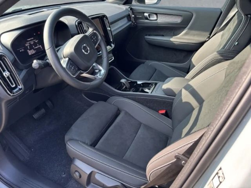 Volvo EX40