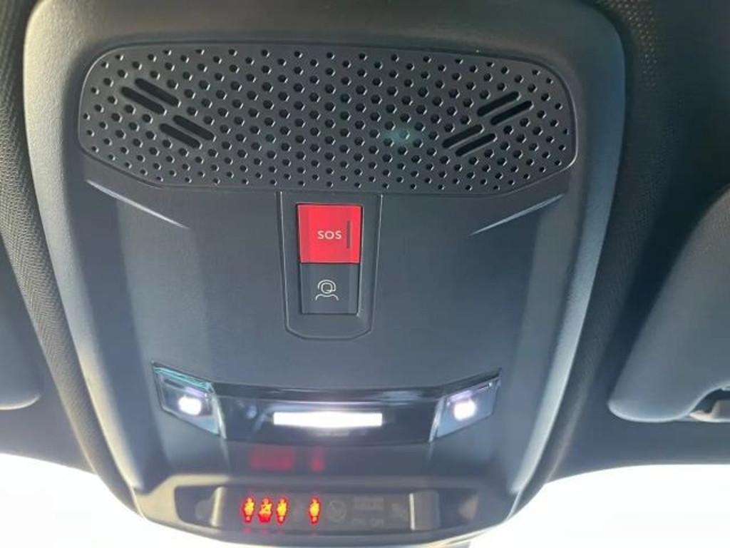 Peugeot e-2008