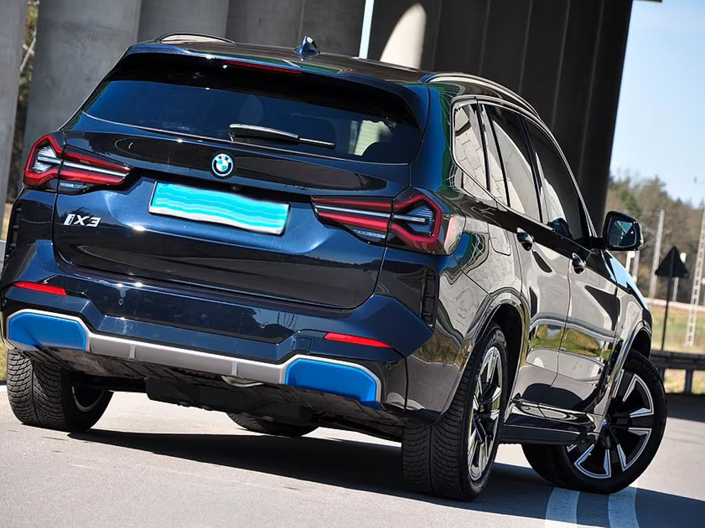 BMW iX3
