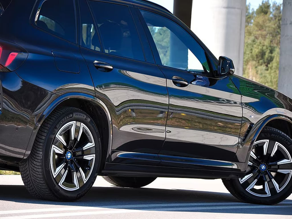 BMW iX3
