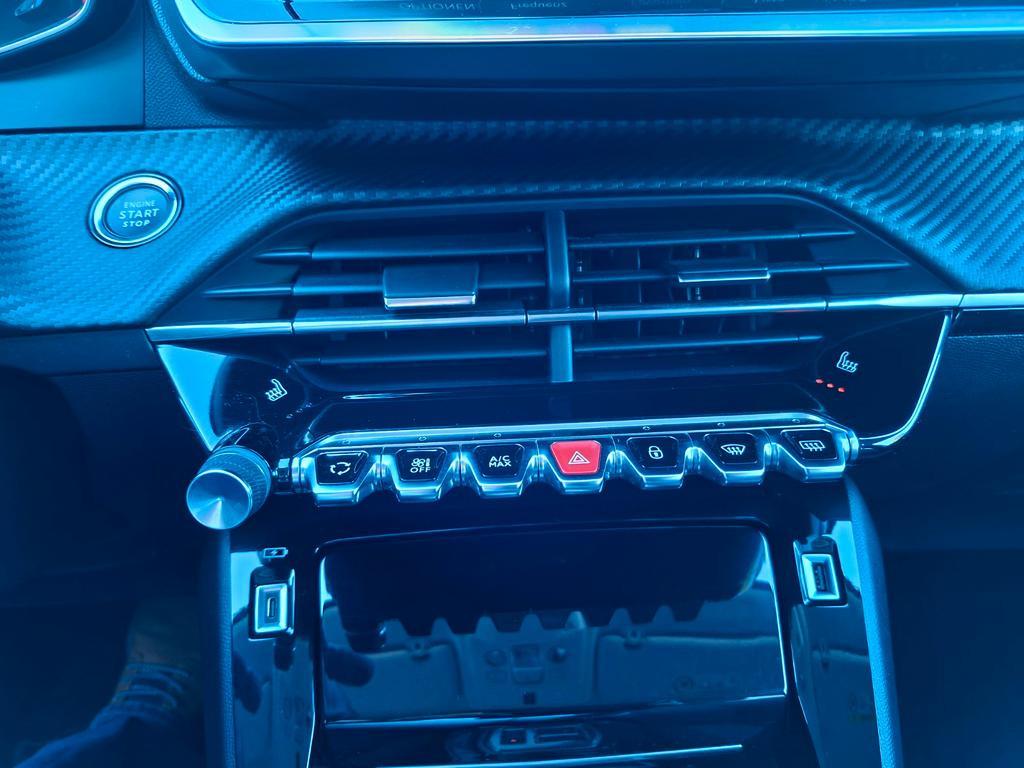 Peugeot e-208