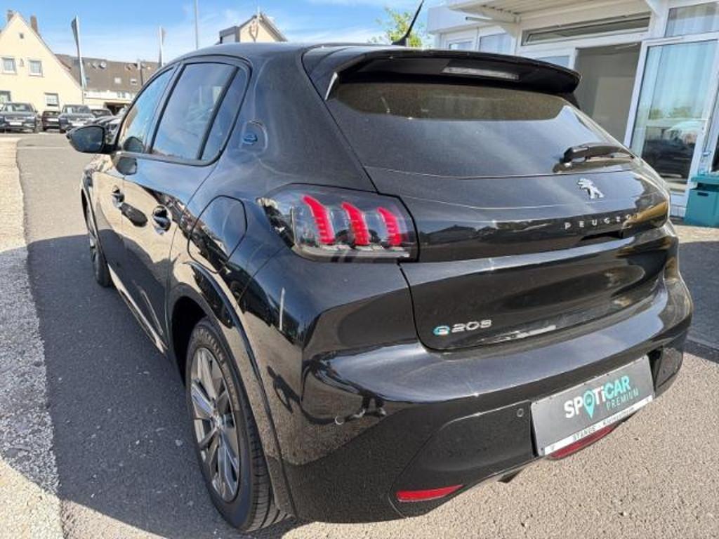 Peugeot e-208