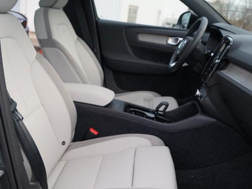Volvo EX40