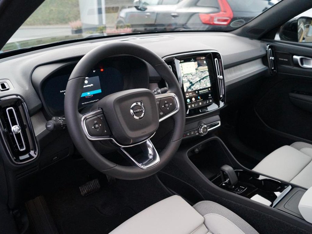 Volvo EX40