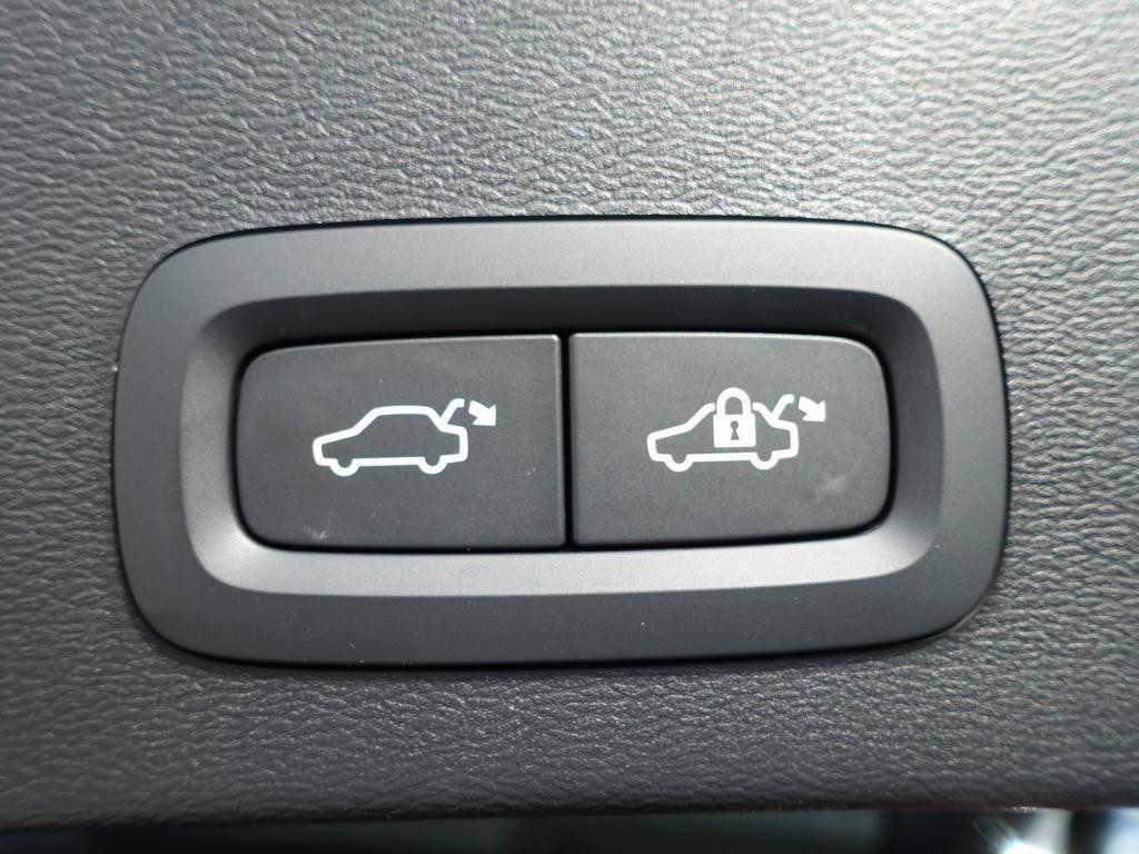 Volvo EX40