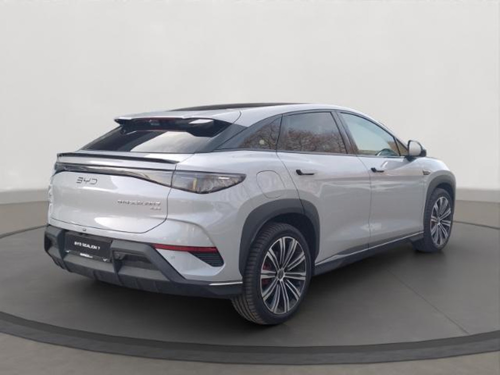BYD Sealion 7