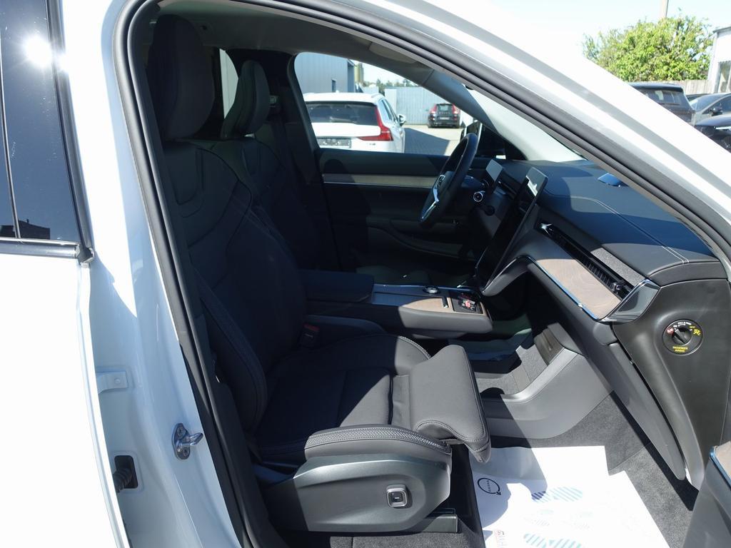 Volvo EX90