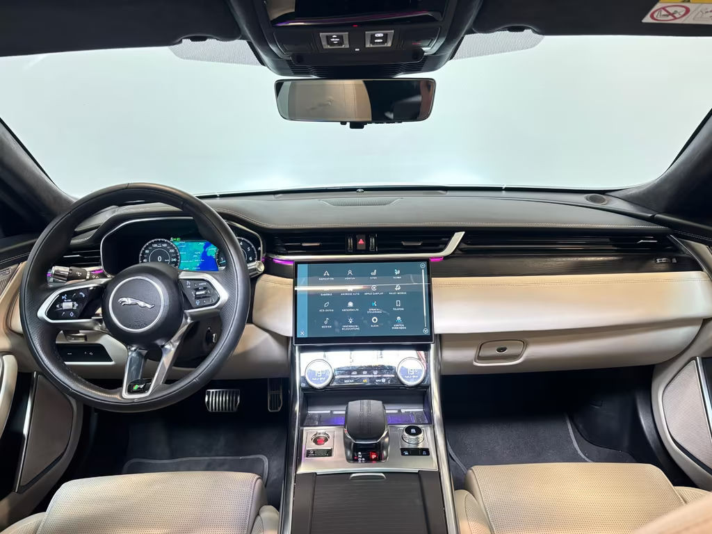 Jaguar XF