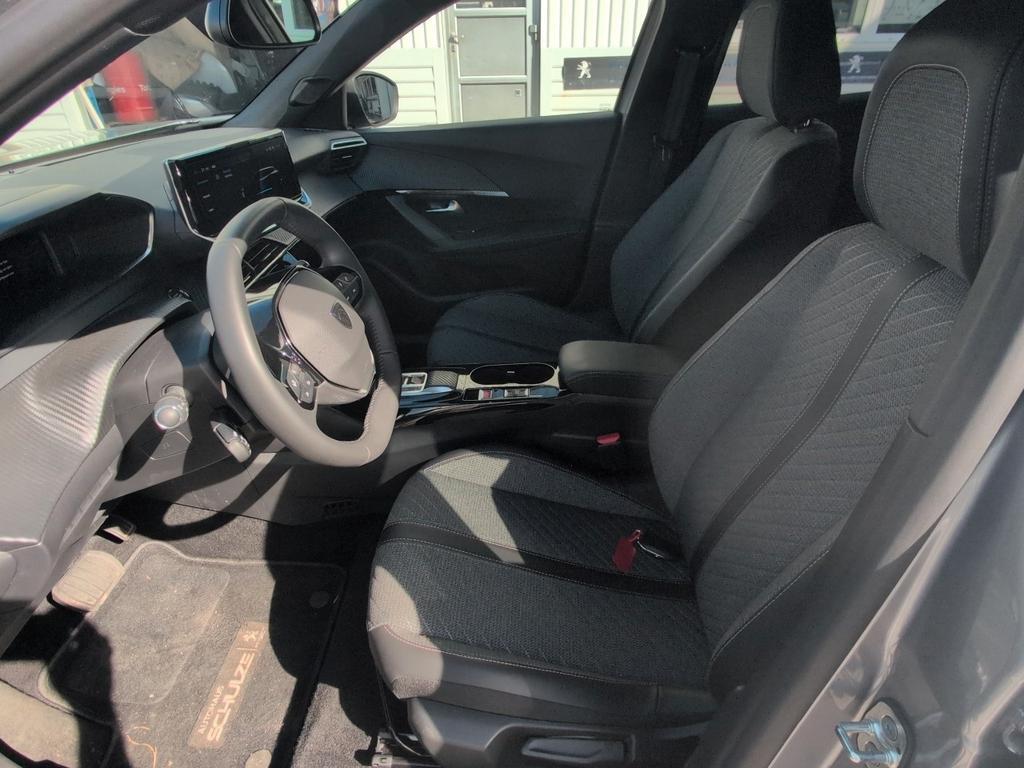 Peugeot e-2008