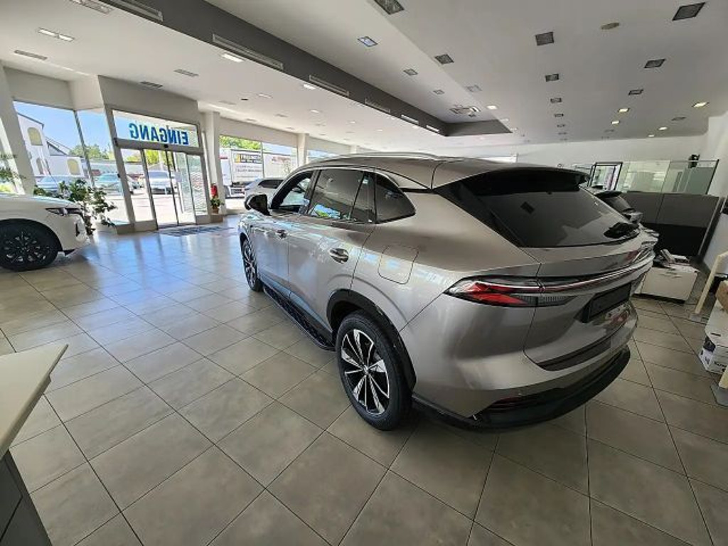 MG HS