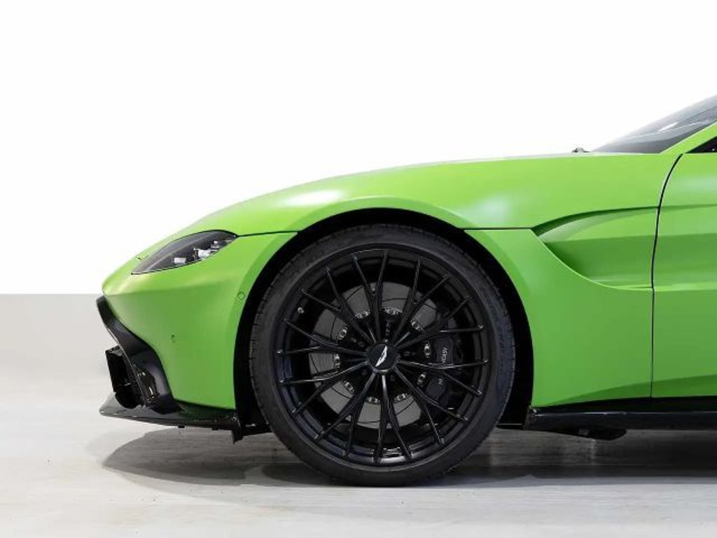 Aston Martin V8