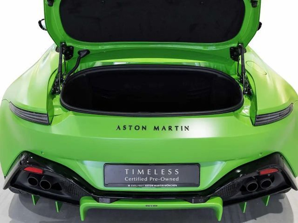 Aston Martin V8
