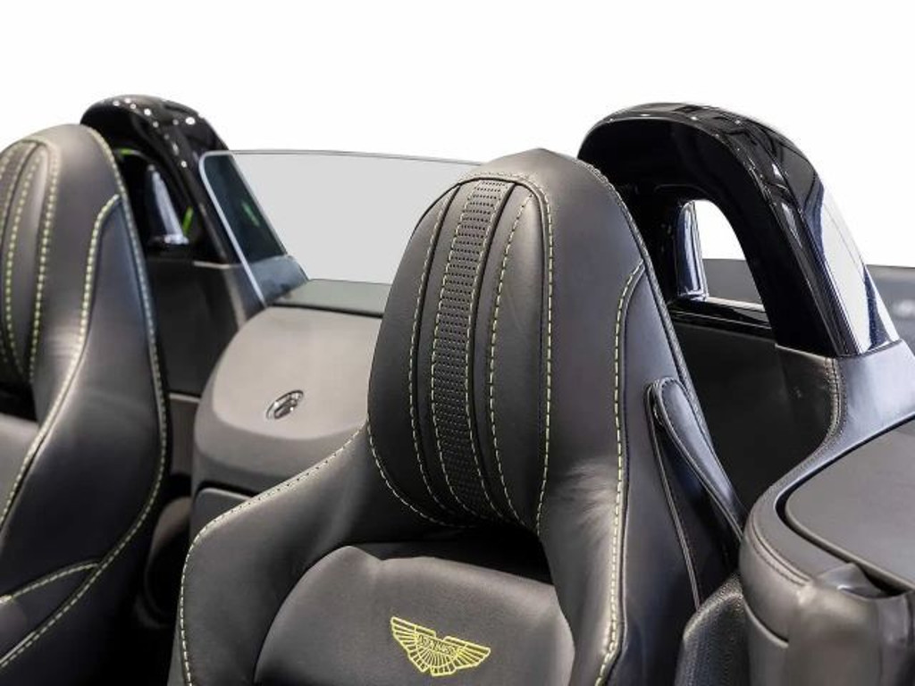 Aston Martin V8