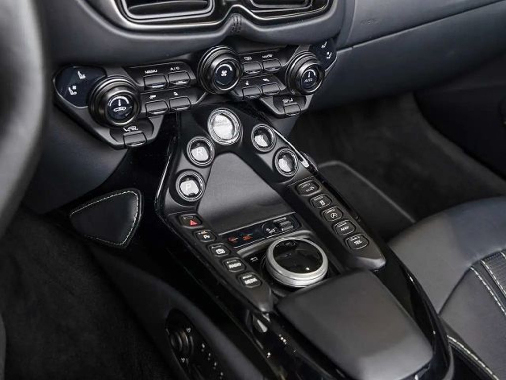 Aston Martin V8