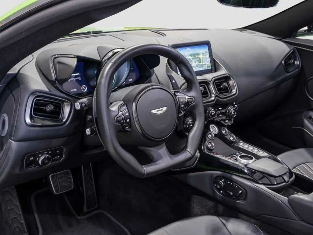 Aston Martin V8