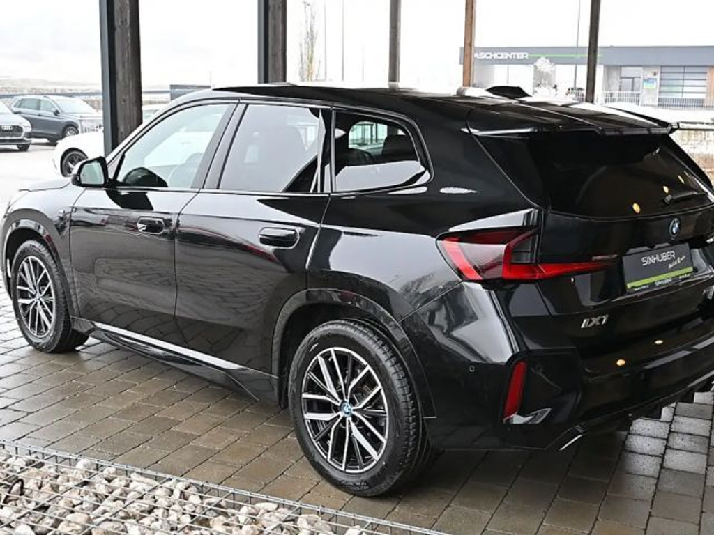 BMW iX1