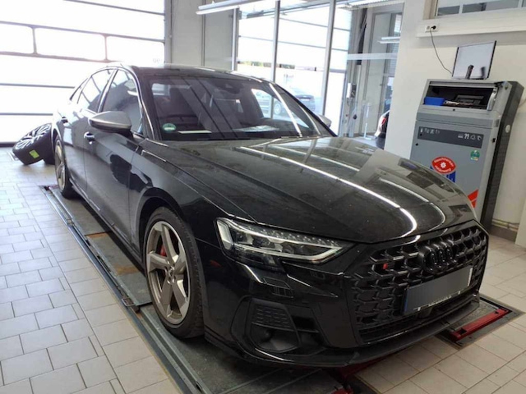 Audi S8