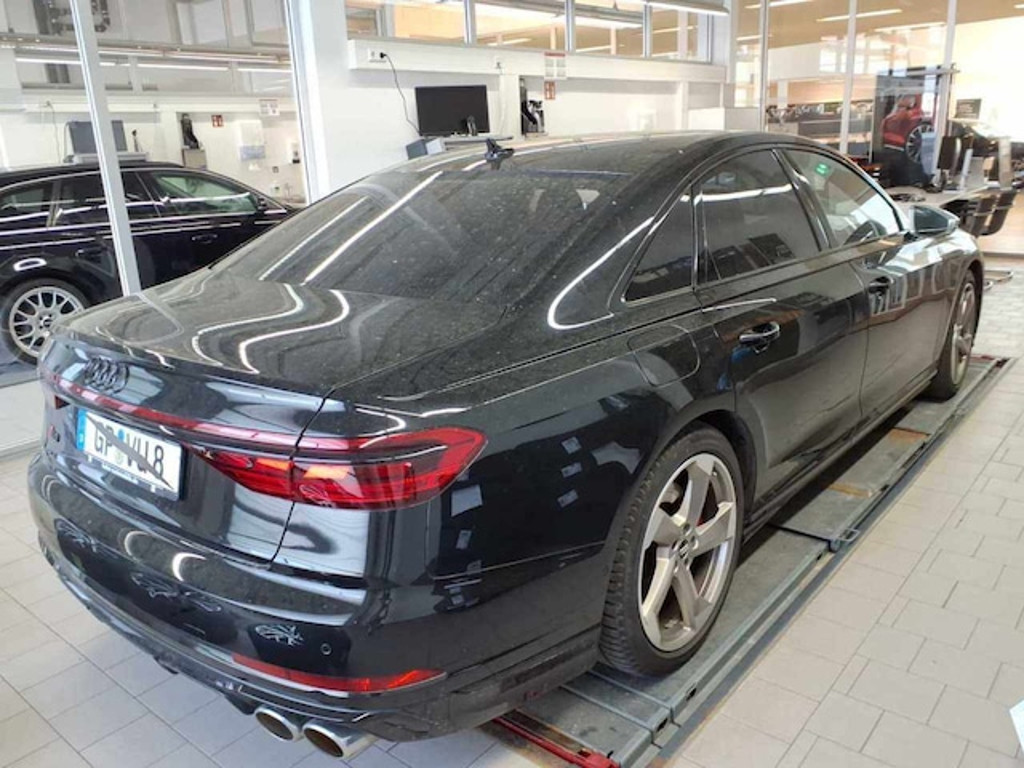 Audi S8
