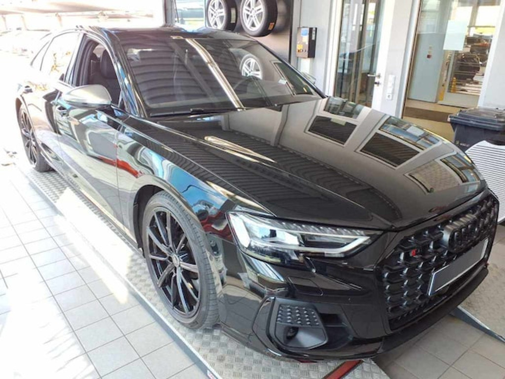 Audi S8