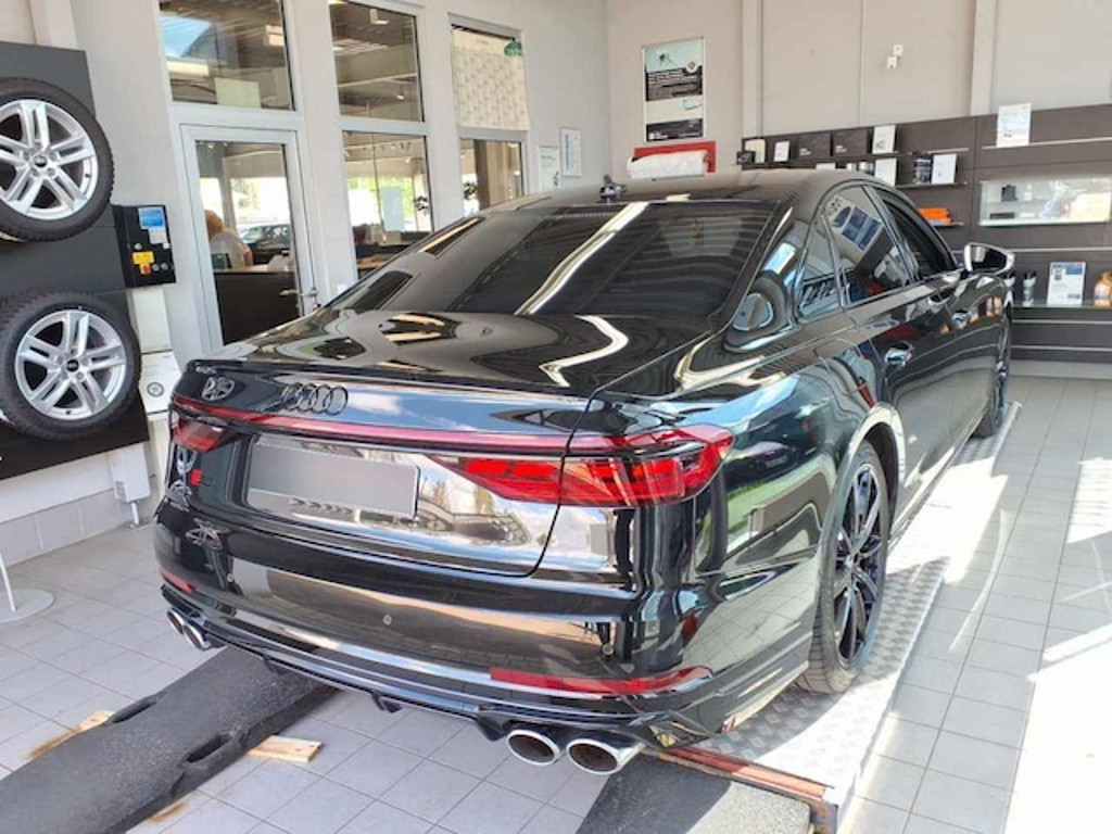 Audi S8