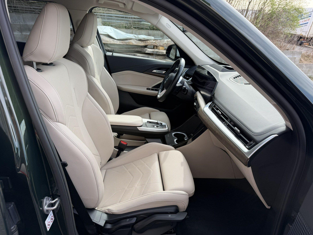 BMW iX1