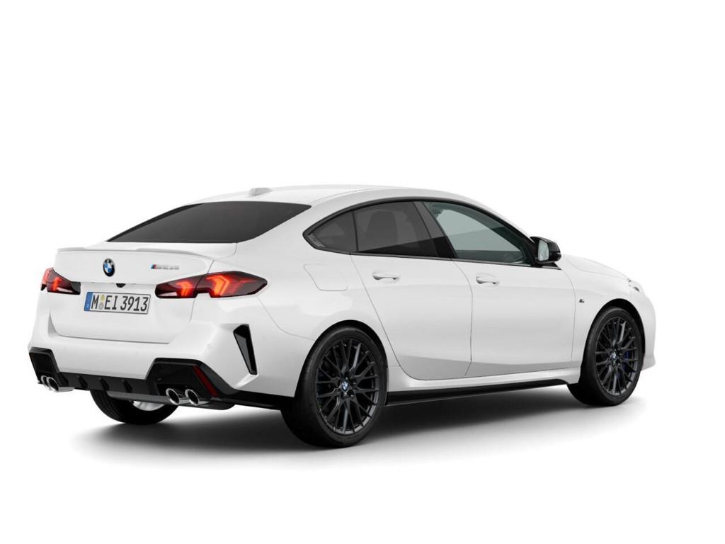 BMW M235