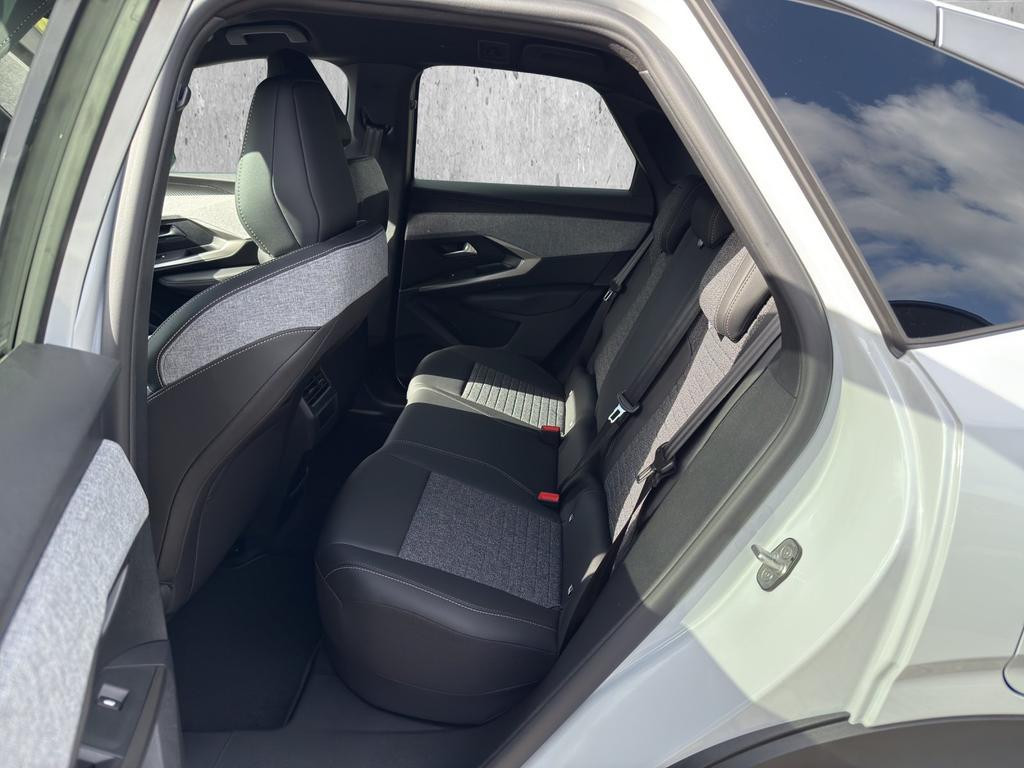 Peugeot E-3008